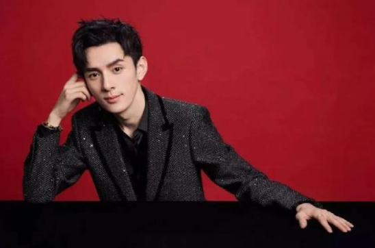 人前過氣憨傻人後商業大佬，4位悶聲發大財的明星，這才是真精明