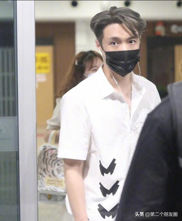 張藝興到底有多帥？看到他亞麻灰的新發色，瞬間圈粉