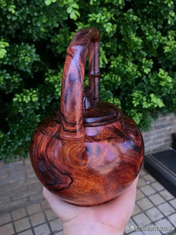 「趣竹提樑壺」吳嶽傑大師親工制極品海南黃花梨紫紅油油梨 「趣竹提樑壺」吳嶽傑大師親工制極品海南黃花梨紫紅油油梨