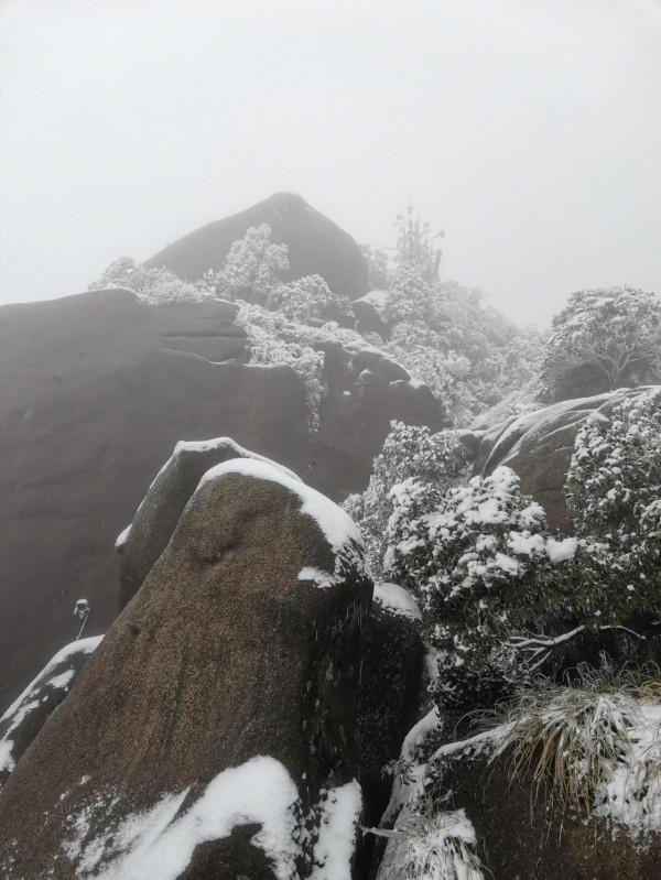雪後登上饒靈山