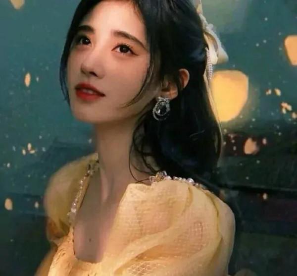 黃色系的鞠婧禕 黃色系的鞠婧禕