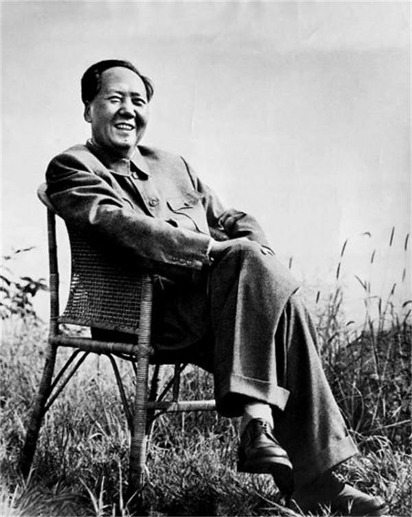 毛主席問：驢走路，先邁左腿還是右腿？衛立煌答不出