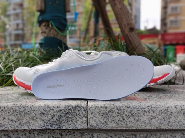 咕咚智慧跑鞋21K馭風體驗 緩震媲美亞瑟士 軟彈媲美李寧䨻