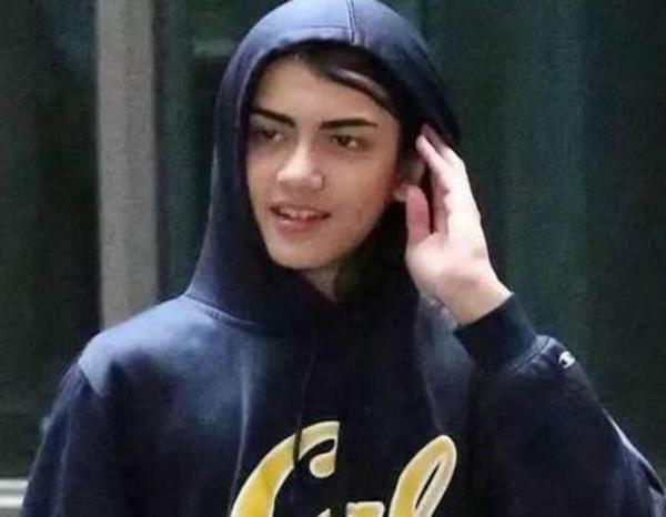 邁克爾傑克遜去世11年後:大兒子遺傳白癜風,女兒患抑鬱症 邁克爾傑克遜去世11年後:大兒子遺傳白癜風,女兒患抑鬱症