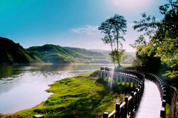 修建在近千米高原上的人工湖,被稱“陝西明珠”,如今是4A景區 修建在近千米高原上的人工湖,被稱“陝西明珠”,如今是4A景區