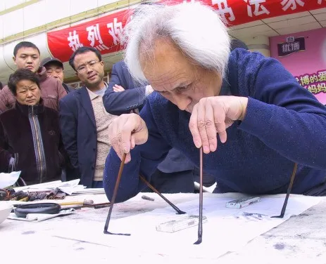 清末民國“江湖書法家”照片曝光,口鼻雙手、多管齊下,樣樣精通 清末民國“江湖書法家”照片曝光,口鼻雙手、多管齊下,樣樣精通