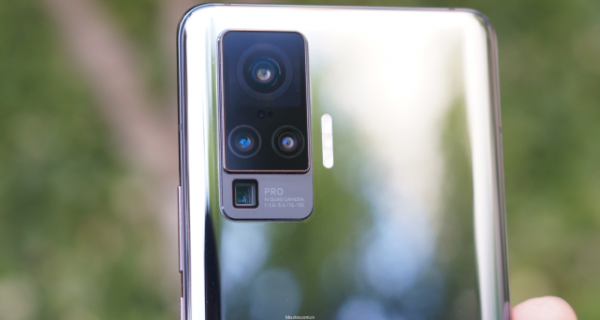 從4698降到2309元，vivo旗艦機二手價：256GB+90Hz屏