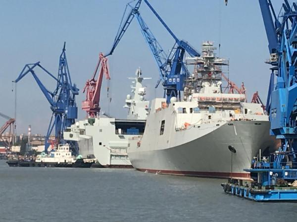 南太成多國演兵場，解放軍動用兩棲艦，運送救援物資，高低立判