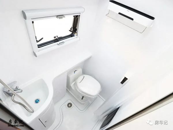 全新旅居車上市！愛旅途2022款大通V90C型房車，看點十足