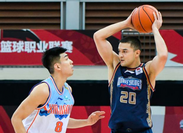 吹鼻子瞪眼!西熱力江帶隊方式遭質疑!球迷:年輕球員都不敢打了 吹鼻子瞪眼!西熱力江帶隊方式遭質疑!球迷:年輕球員都不敢打了