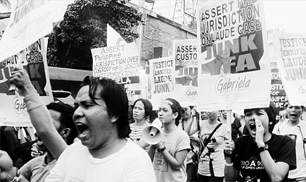 1983年阿基諾遇刺,下葬前仍穿著血衣,因腦部中彈面容顯得不完整 1983年阿基諾遇刺,下葬前仍穿著血衣,因腦部中彈面容顯得不完整