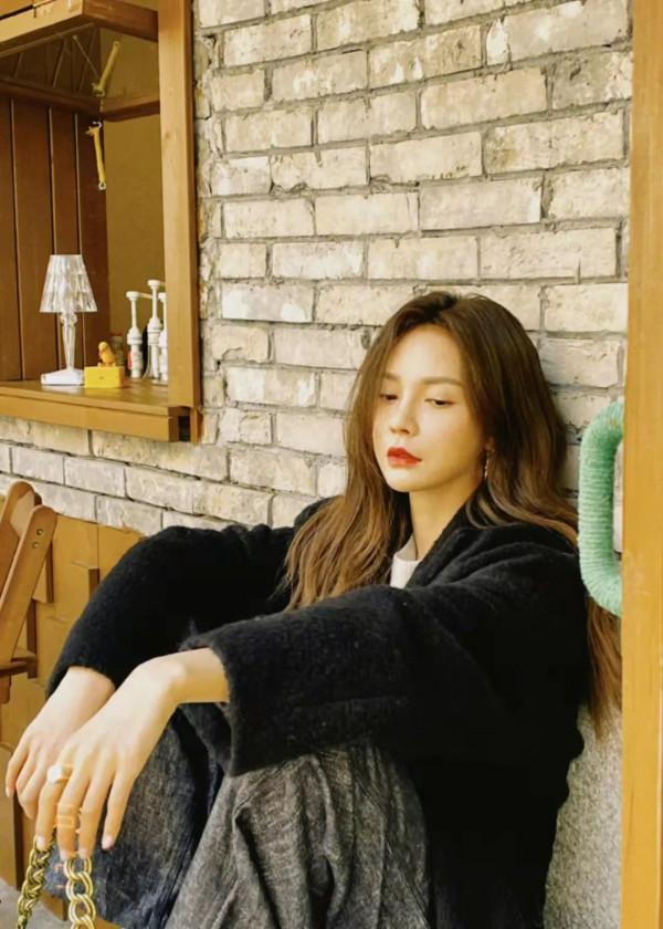 整容臉充斥電視劇，臉部僵硬，下巴像錐子，個個不能細看​