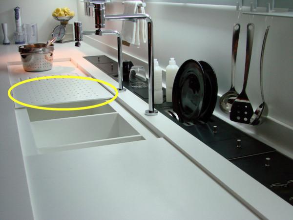 天天用水槽，怎麼沒想到把水槽做大，加2塊活動板，用來瀝水切菜