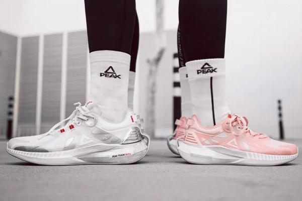 國產球鞋,幾百塊和上千元的差別在哪?壓馬路有必要買貴的嗎? 國產球鞋,幾百塊和上千元的差別在哪?壓馬路有必要買貴的嗎?