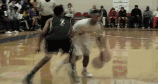 籃球場上的爭議球——跳步後還可以再走一步嗎? 籃球場上的爭議球——跳步後還可以再走一步嗎?