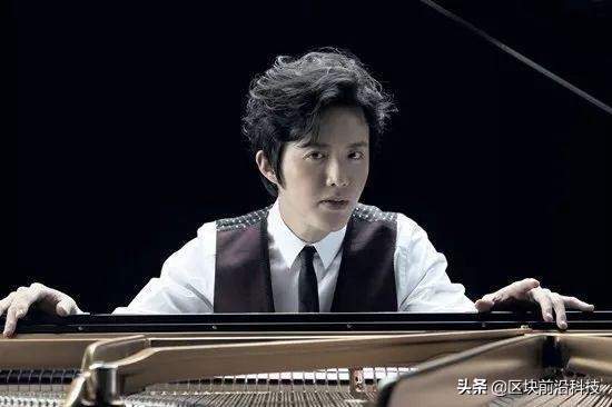 李雲迪跌下神壇成龍卻安然無恙：當你足夠強大這世界都會為你低頭