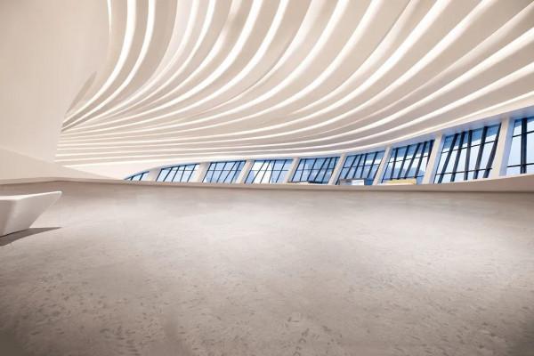 經典再現永不過時的電瓷拉絲系列，感受高階瓷泳工藝的魅力所在