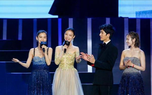 明星合照戲太多！被迫營業、尷尬假笑，演技都用這了？