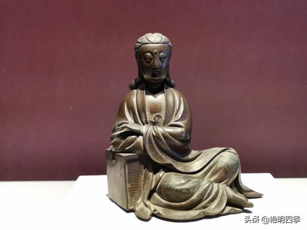 繼續走故宮西路，去看那些與太后們有關和無關的寶貝