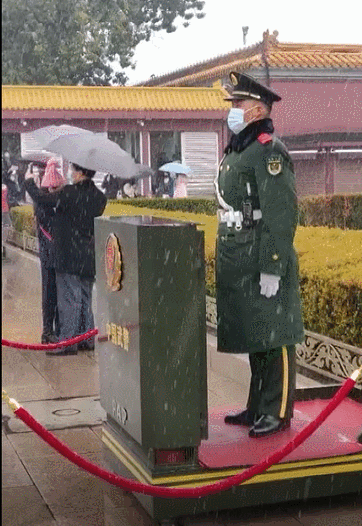 部隊打雪仗，太猛了