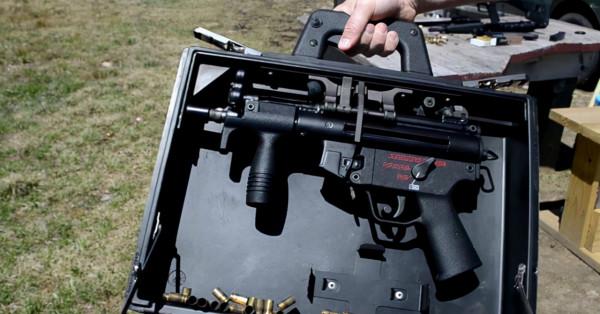 普京保鏢手裡的手提箱裝的是什麼？有三個功能