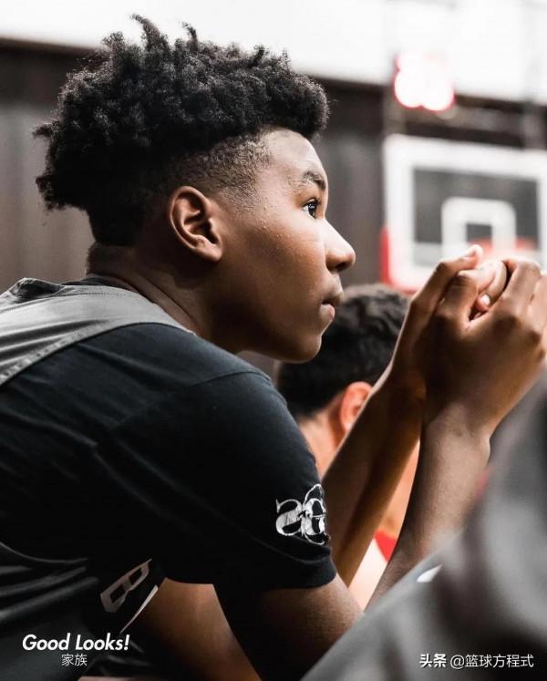 詹姆斯小兒子14歲已身高185！球場訓練照被詹姆斯轉發