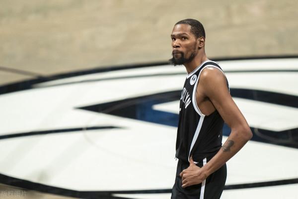 巔峰期的加內特是否能單防杜蘭特?看看兩項綜合對比,懸殊比較大 巔峰期的加內特是否能單防杜蘭特?看看兩項綜合對比,懸殊比較大