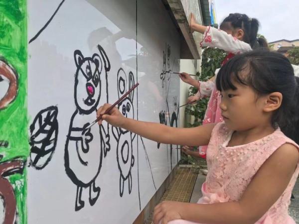 東陽市江北實驗幼兒園唐表園區：繪本塗鴉 童心飛揚