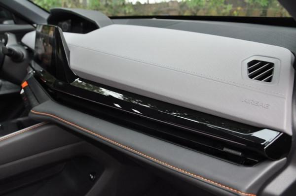 試駕即將上市的長安UNI-V：個性十足 效能更佳