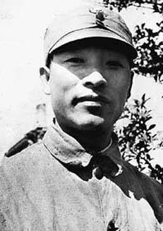 彭雪楓犧牲時留下獨子，名字和他只差一個字，如今已經是上將軍銜