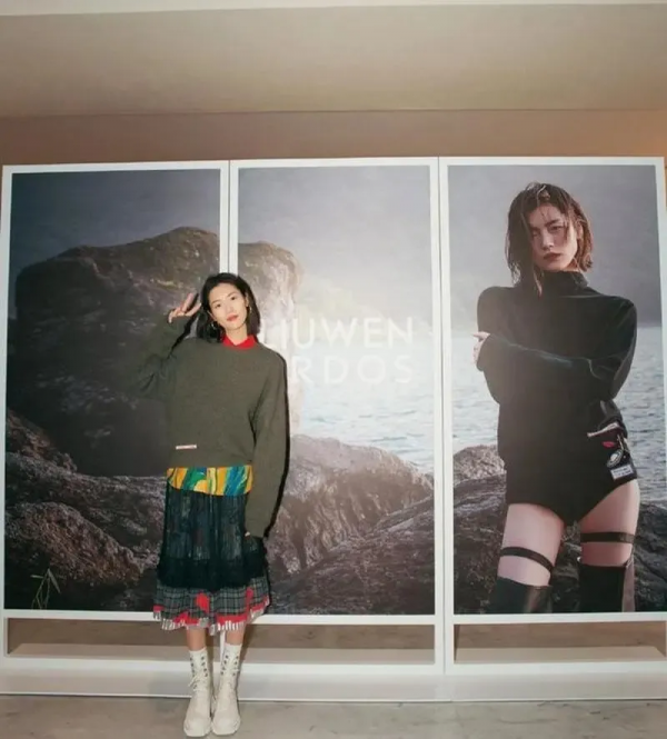 小黑靴OUT了！今冬「這雙鞋」超火爆，時髦精都愛它