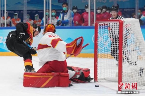 晉級賽負於加拿大隊 中國隊告別北京冬奧男子冰球賽場
