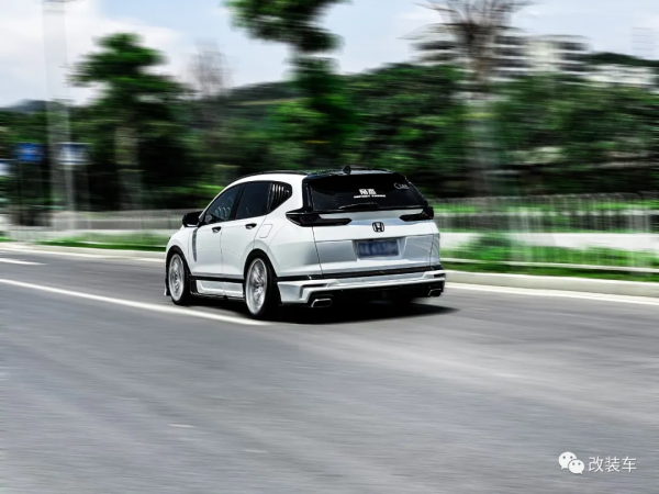 再加10萬塊本田皓影也很帥，自己開模做套件玩姿態