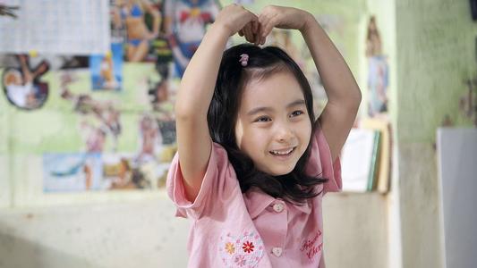 一隻書包為引的催淚劇《7號房的禮物》:原來父愛也可以如此純粹 一隻書包為引的催淚劇《7號房的禮物》:原來父愛也可以如此純粹