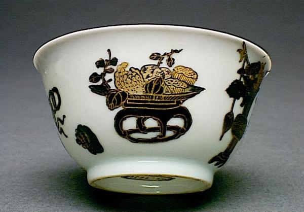 馬未都：一對乾隆博古杯碟，用黃金白銀繪畫，比青花瓷更顯檔次