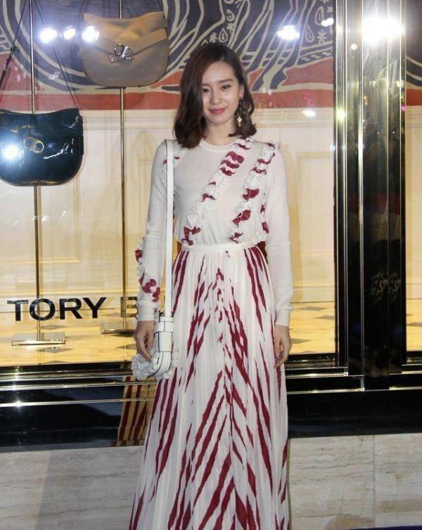 劉詩詩這回美到國外去,穿棋盤格套裝配波波頭,高階不說還貴氣 劉詩詩這回美到國外去,穿棋盤格套裝配波波頭,高階不說還貴氣