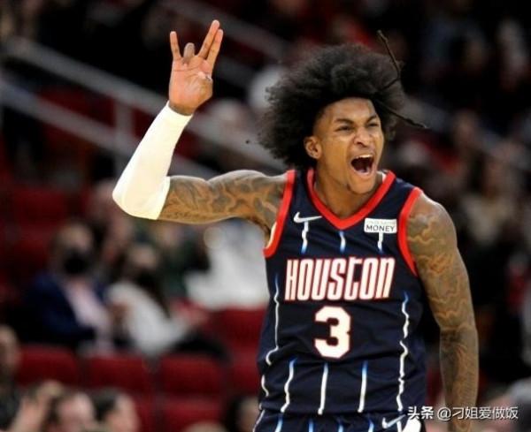 1年205萬!火箭第一份轉正合同誕生,13+4後衛公開感謝費爾蒂塔 1年205萬!火箭第一份轉正合同誕生,13+4後衛公開感謝費爾蒂塔