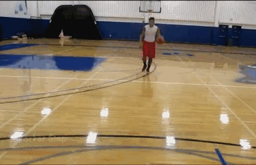 後衛過人殺手鐧！幾種行進間運球過人教學