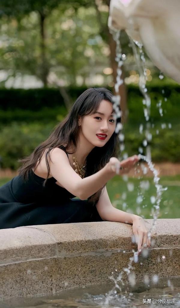 袁冰妍現代裝也很漂亮