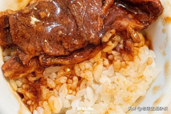 藏在法源寺附近的衚衕餐廳，店名寫著商店，卻一直開了好多年