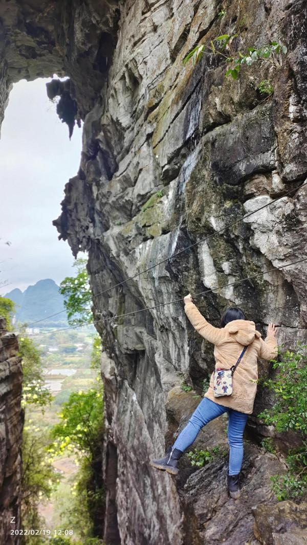 陽朔網紅景點四方巖（土匪洞）