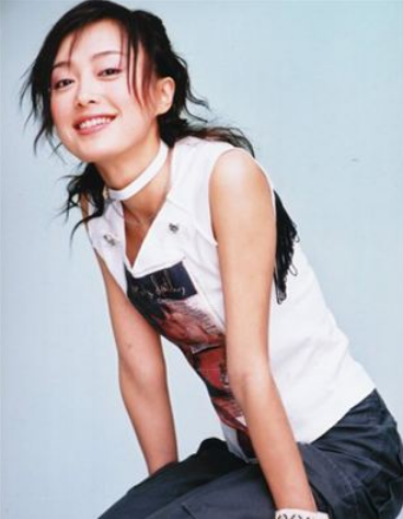 不結婚不生子，42歲依舊單身，秦嵐哪來的底氣？