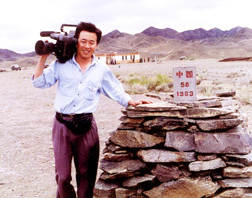 著名新聞主播納森:一路奮鬥到央視,娶普通妻子也幸福 著名新聞主播納森:一路奮鬥到央視,娶普通妻子也幸福