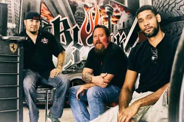 鄧肯的退休生活低調且安逸，熱衷汽車改裝，還順便找到了人生真愛