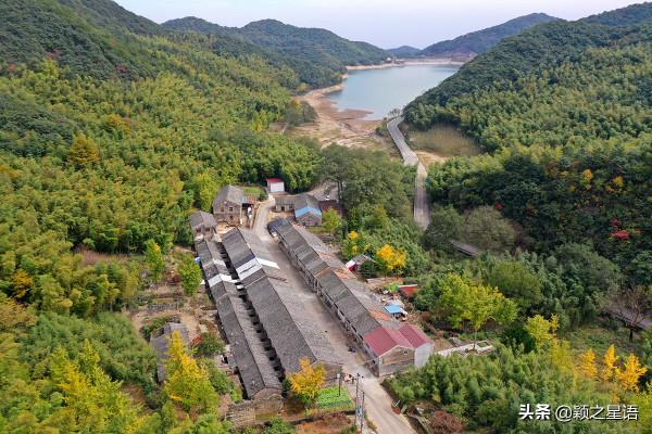 寧波天池畔，鄉村聯排別墅，人去屋空