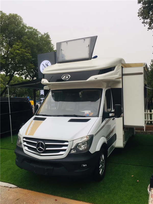 金冠打造賓士斯賓特324側拓展房車，德國原裝進口軍工品質