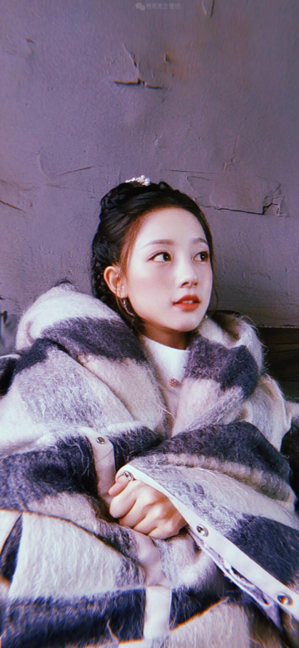 朱麗嵐桌布｜淡雅妝容 青春感十足