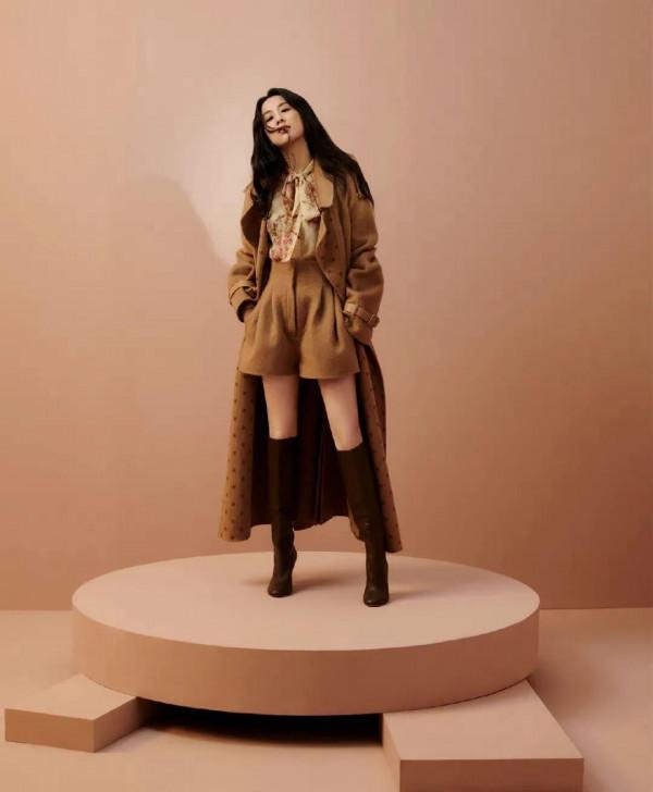 黃聖依、吳昕合拍封面大片！黃聖依溫婉又時尚，吳昕率性又前衛