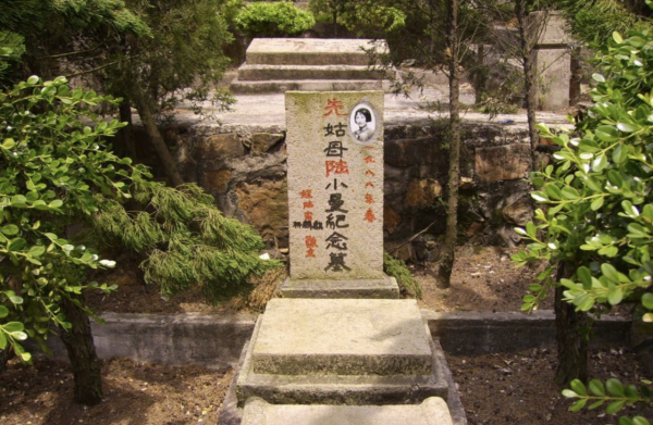 陸小曼死後葬禮悽清，骨灰無人認領終丟失，唯一遺願不能實現