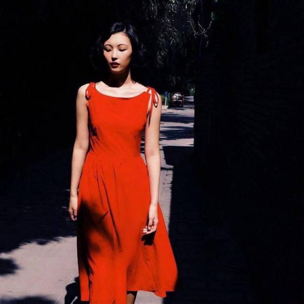 看了30多年前的“斬裙”比美，才明白：奶奶們才是真時尚